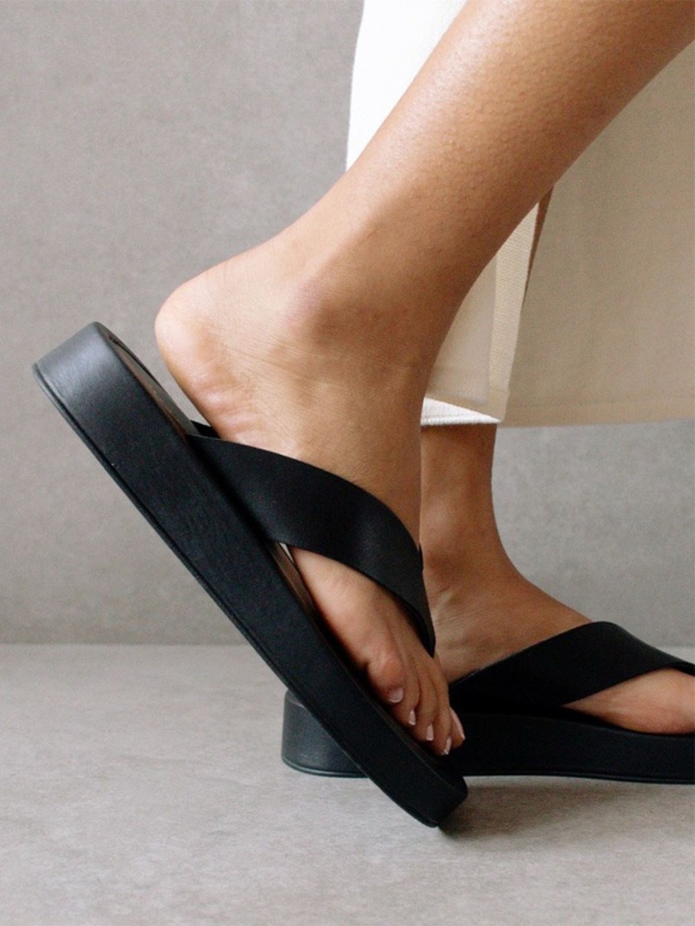 ALOHAS Black Leather Overcast Platform Thong Sandals Flip Flops Size EU 38 - Picture 2 of 9